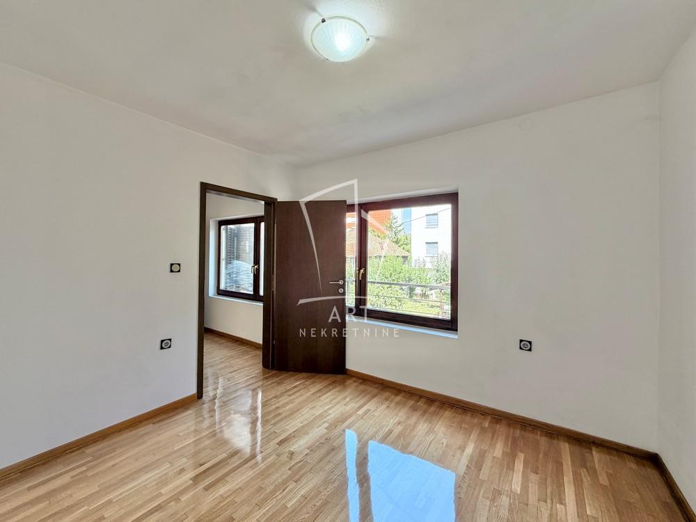 Stan na prodaju u Beogradu, Konjarnik, trosoban, 58m2, cena 245000 evra