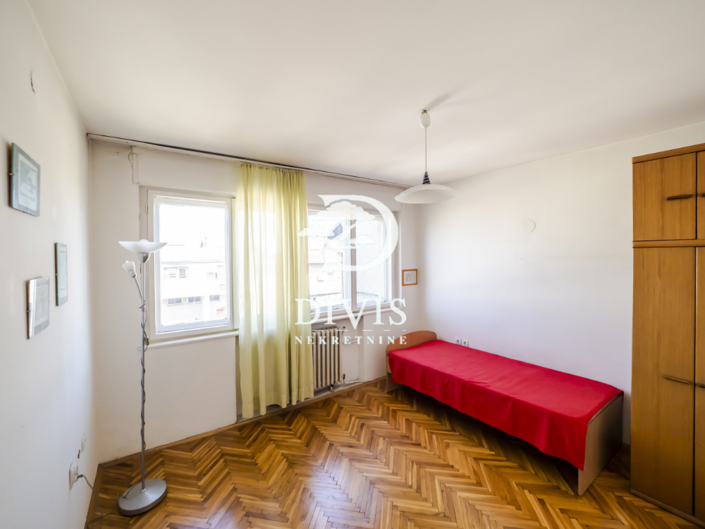 Stan na prodaju u Beogradu, Cvetni trg, cetvorosoban, 85m2, cena 326000 evra