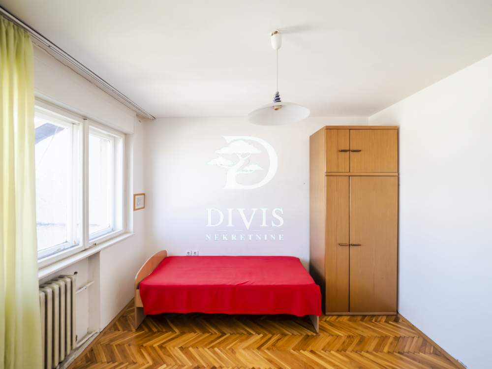 Stan na prodaju u Beogradu, Cvetni trg, cetvorosoban, 85m2, cena 326000 evra