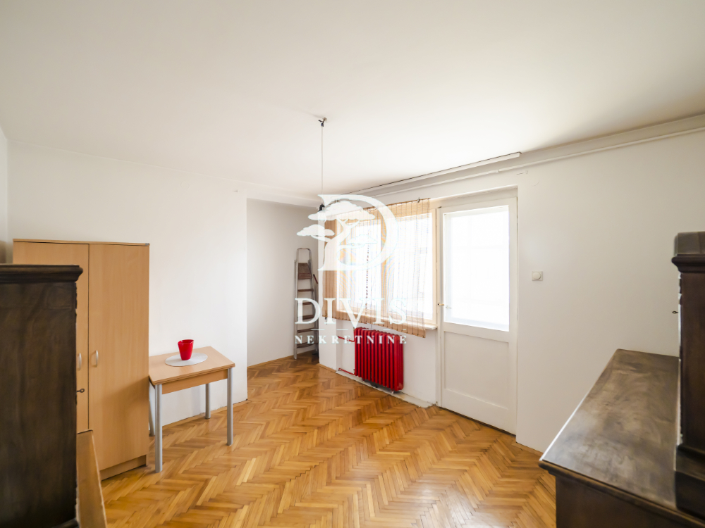 Stan na prodaju u Beogradu, Cvetni trg, cetvorosoban, 85m2, cena 326000 evra