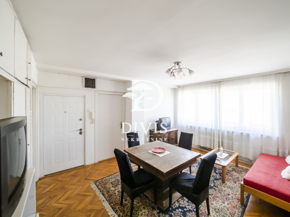 Stan na prodaju u Beogradu, Cvetni trg, cetvorosoban, 85m2, cena 326000 evra
