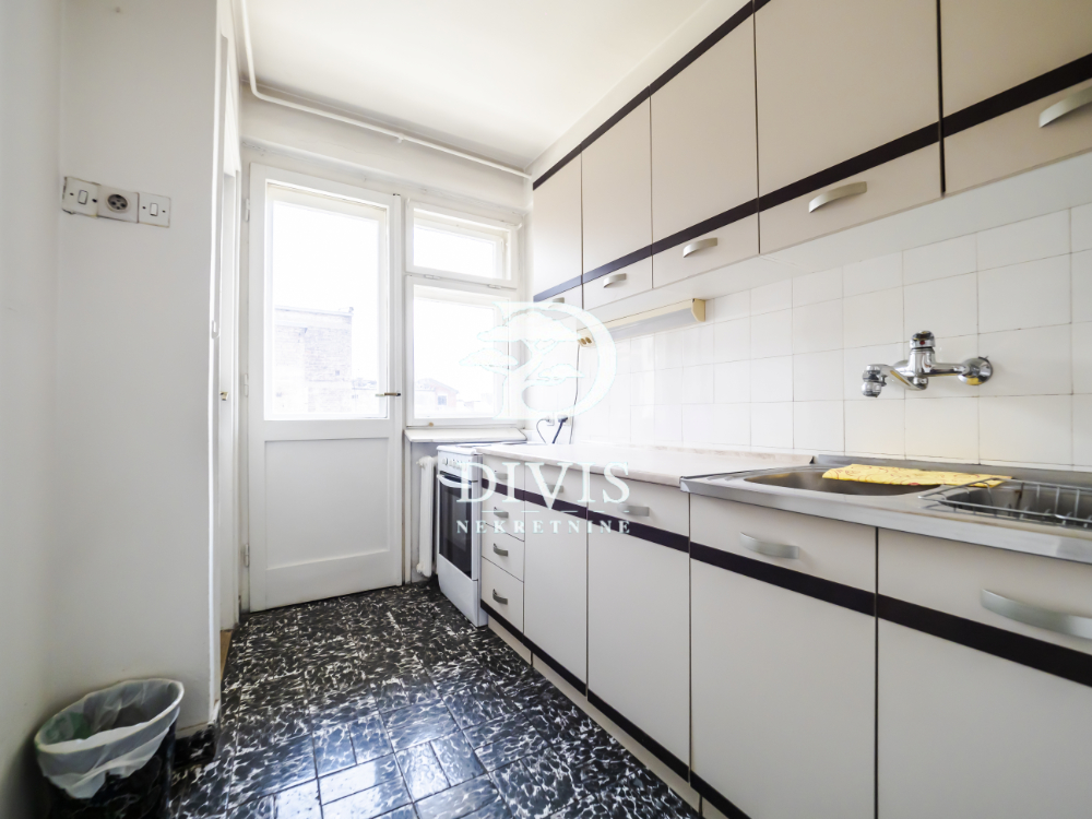 Stan na prodaju u Beogradu, Cvetni trg, cetvorosoban, 85m2, cena 326000 evra