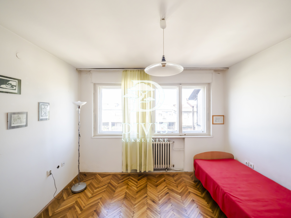 Stan na prodaju u Beogradu, Cvetni trg, cetvorosoban, 85m2, cena 326000 evra
