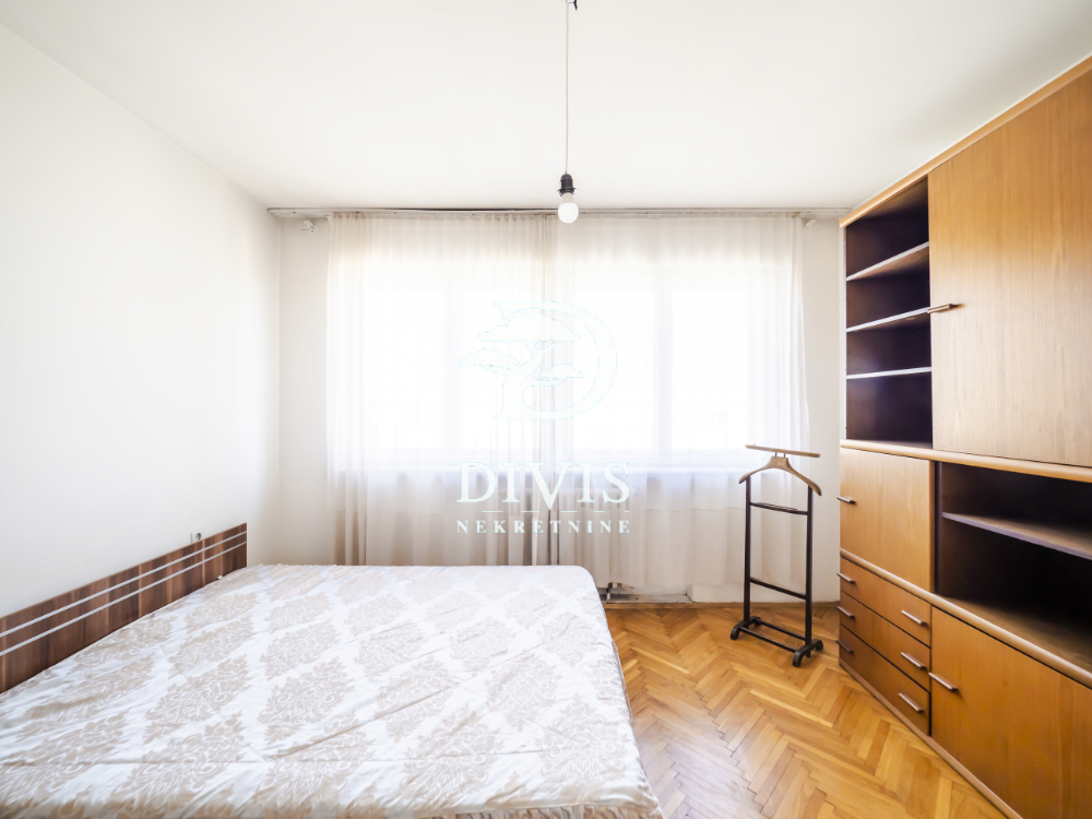 Stan na prodaju u Beogradu, Cvetni trg, cetvorosoban, 85m2, cena 326000 evra