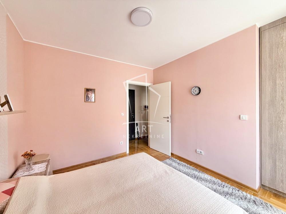 Stan na prodaju u Beogradu, Cvetkova pijaca, dvosoban, 45m2, cena 209900 evra