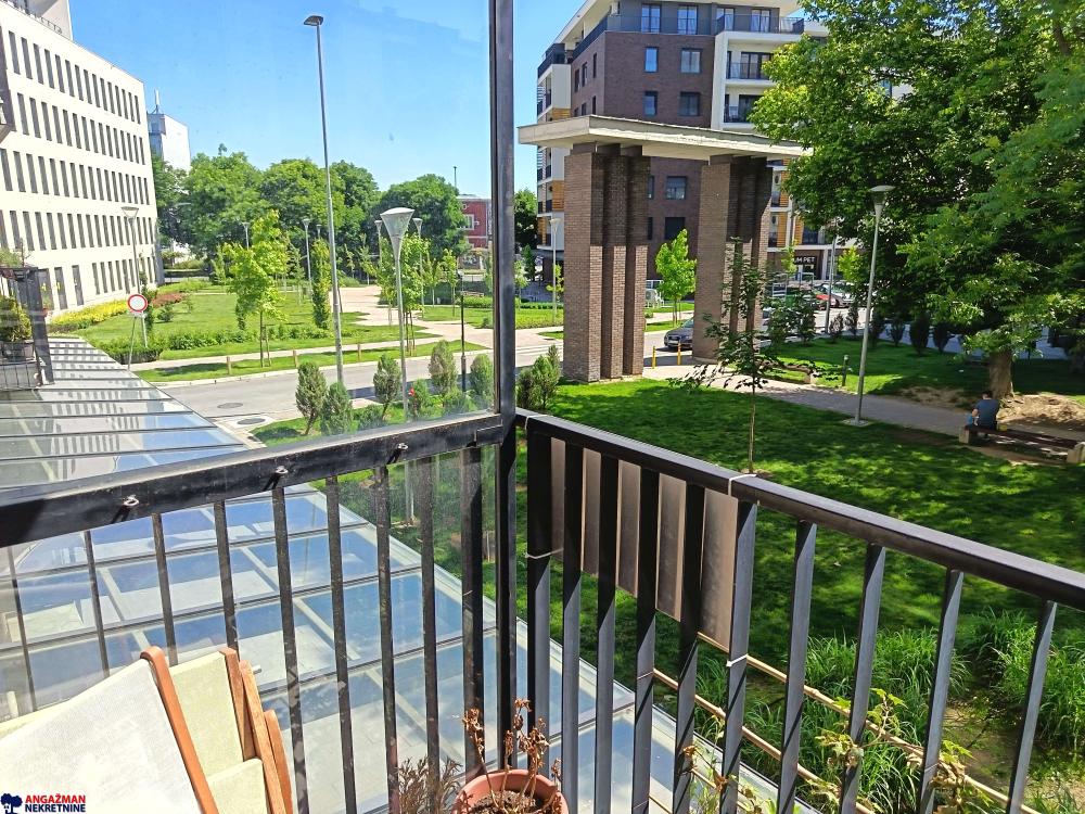 Stan na prodaju u Beogradu, Zemun, trosoban, 68m2, cena 280000 evra
