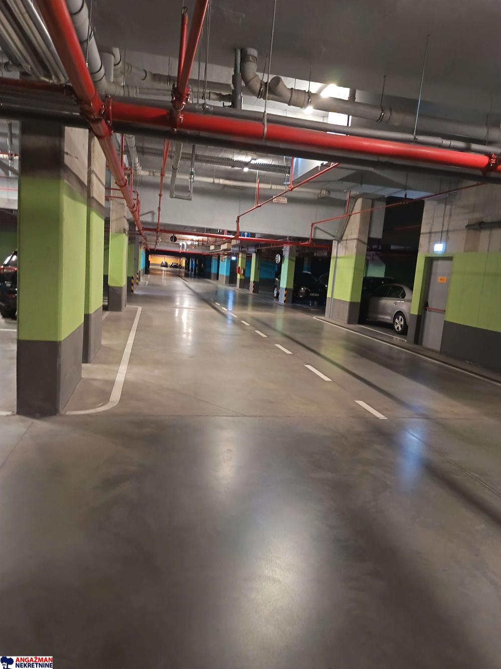 Stan na prodaju u Beogradu, Zemun, trosoban, 68m2, cena 280000 evra