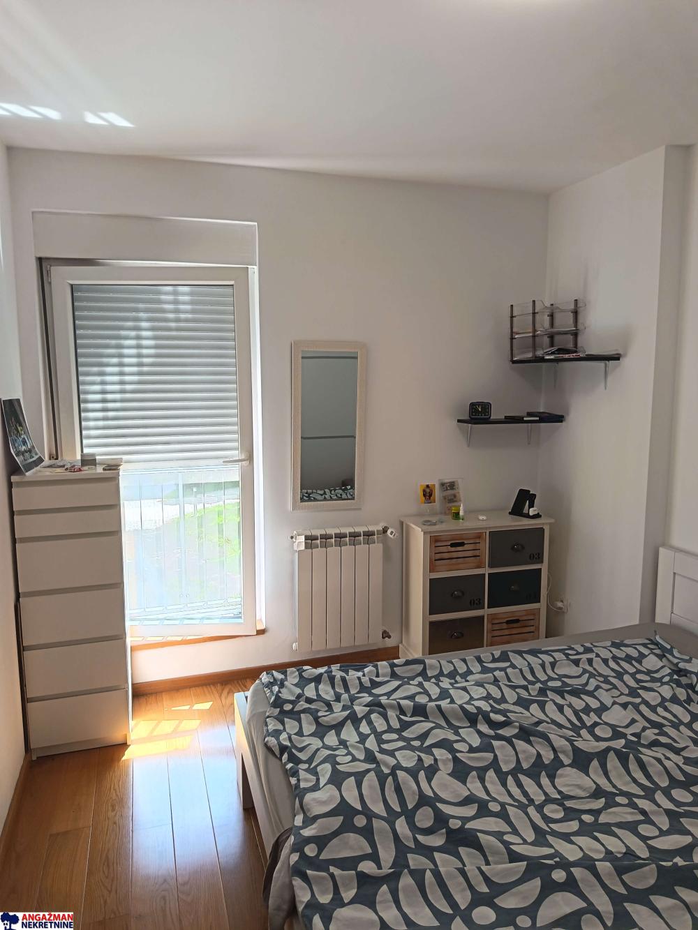 Stan na prodaju u Beogradu, Zemun, trosoban, 68m2, cena 280000 evra