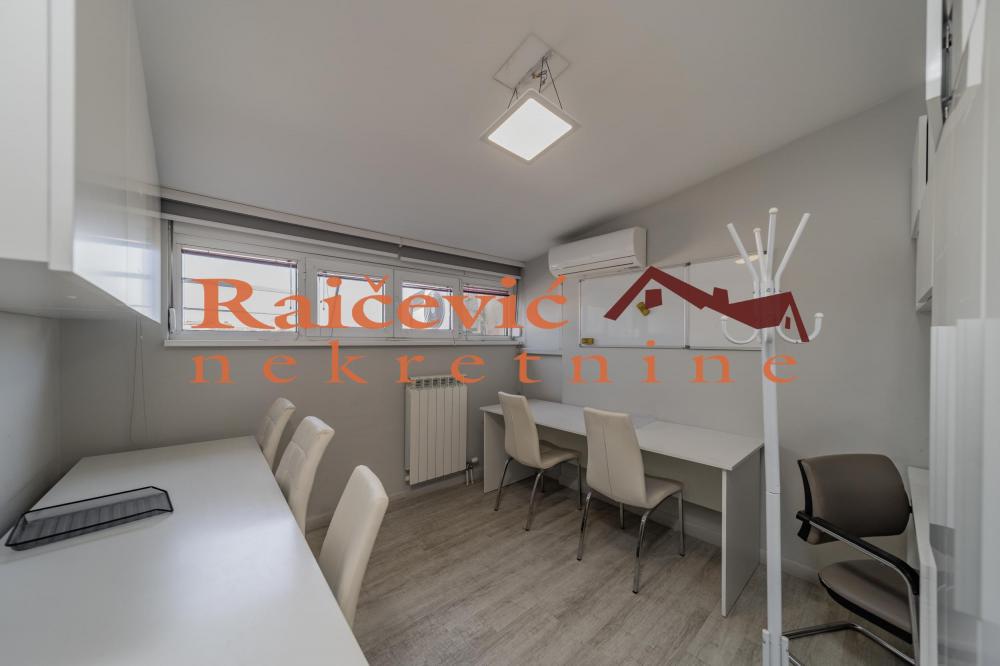 Stan na prodaju u Beogradu, Đeram pijaca, 118m2, cena 349000 evra