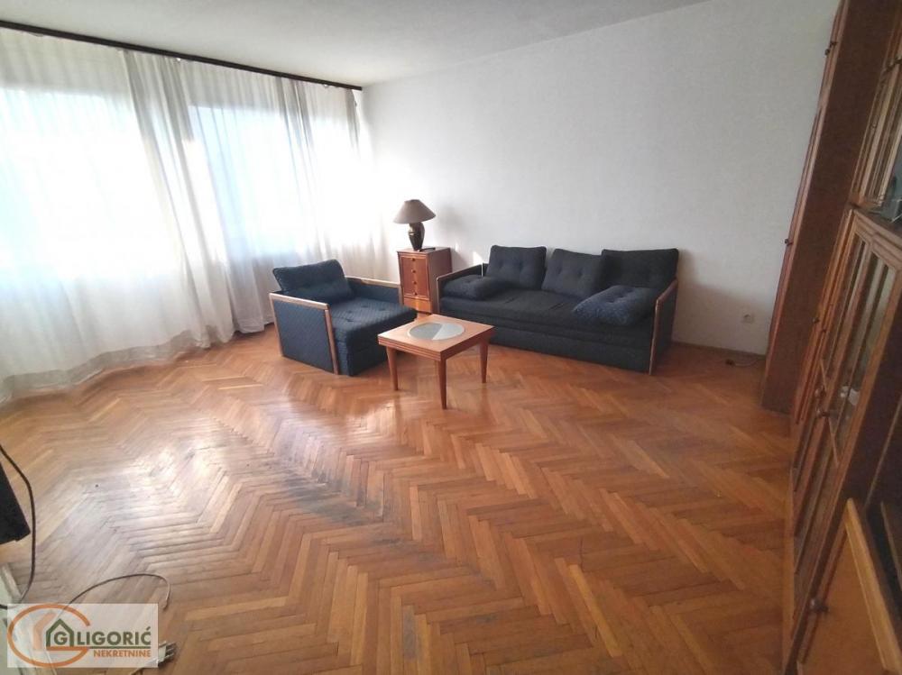 Stan na prodaju u Beogradu, Šumice, trosoban, 77m2, cena 223300 evra