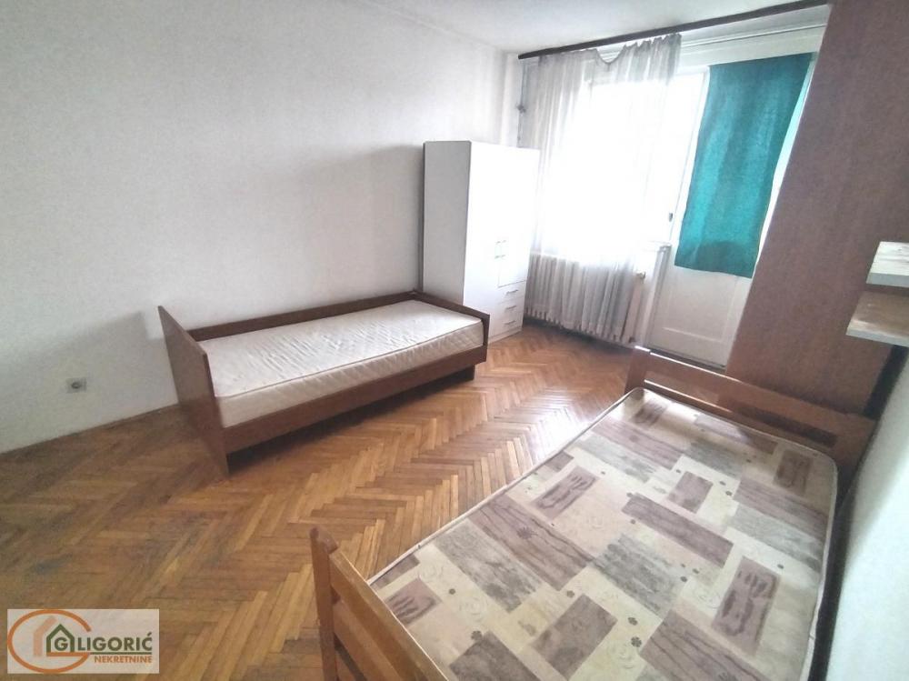 Stan na prodaju u Beogradu, Šumice, trosoban, 77m2, cena 223300 evra