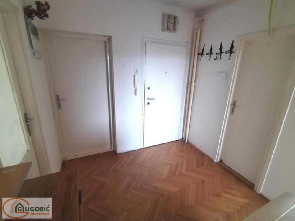 Stan na prodaju u Beogradu, Šumice, trosoban, 77m2, cena 223300 evra