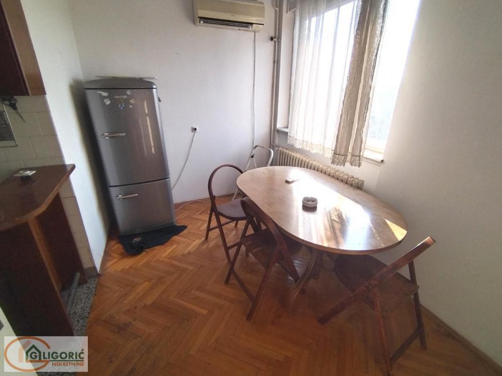 Stan na prodaju u Beogradu, Šumice, trosoban, 77m2, cena 223300 evra