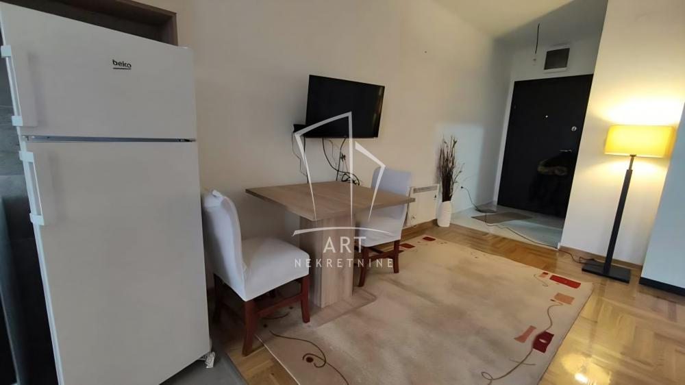Stan na prodaju u Beogradu, Novi Beograd, jednosoban, 30m2, cena 112000 evra