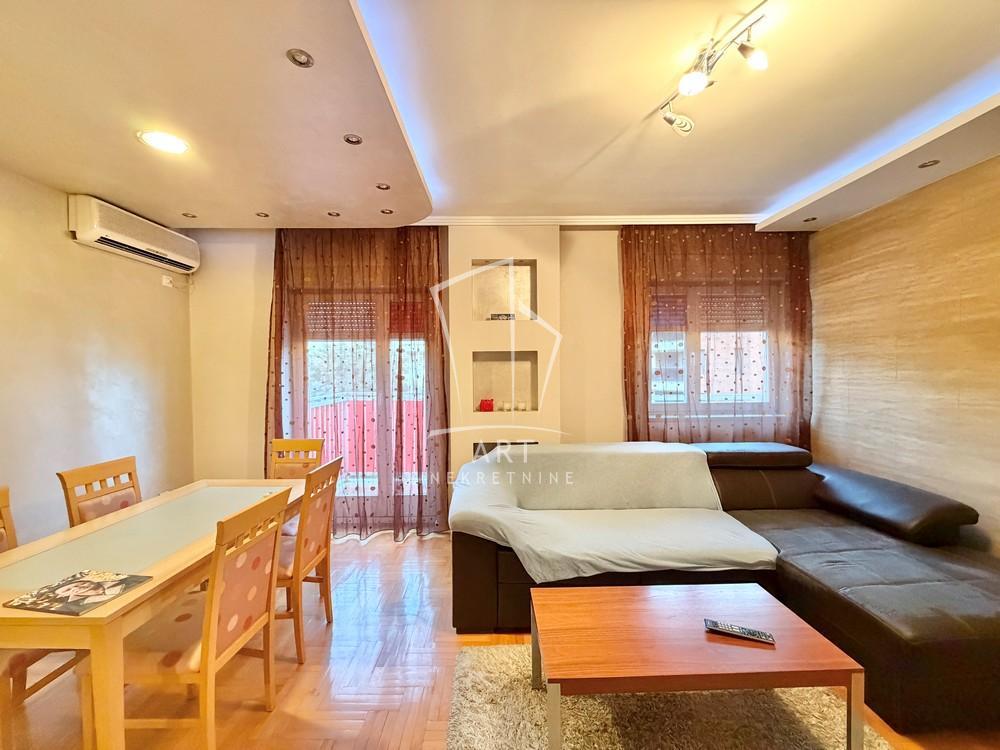 Stan na prodaju u Beogradu, Konjarnik, trosoban, 69m2, cena 235000 evra