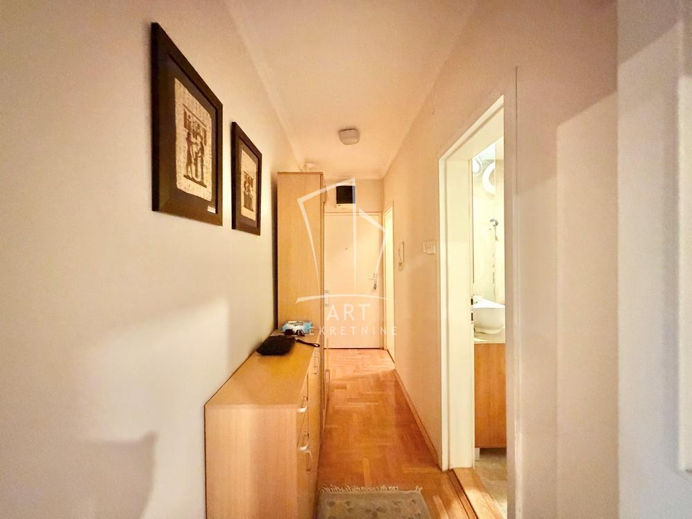Stan na prodaju u Beogradu, Konjarnik, trosoban, 69m2, cena 235000 evra
