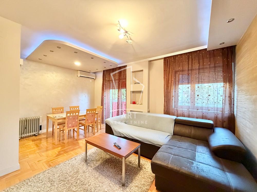 Stan na prodaju u Beogradu, Konjarnik, trosoban, 69m2, cena 235000 evra