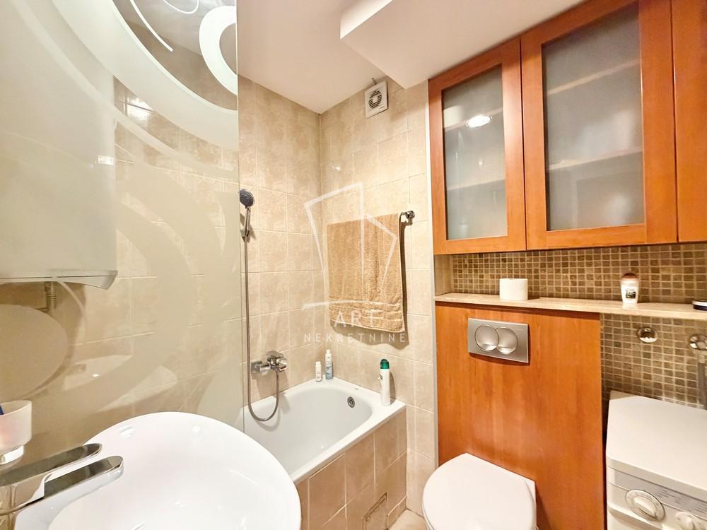Stan na prodaju u Beogradu, Konjarnik, trosoban, 69m2, cena 235000 evra