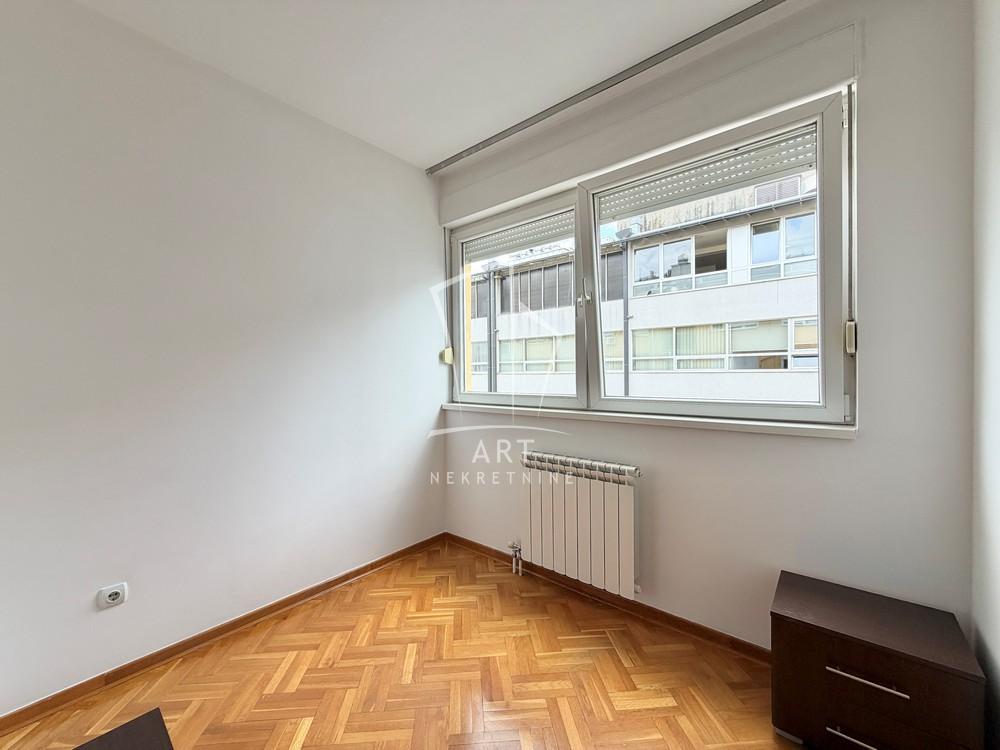Stan na prodaju u Beogradu, Novi Beograd blok 63, jednosoban, 37m2, cena 173000 evra