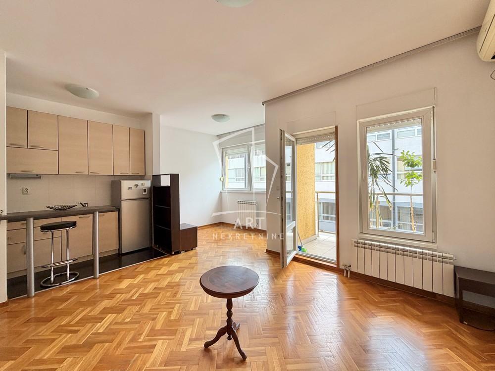 Stan na prodaju u Beogradu, Novi Beograd blok 63, jednosoban, 37m2, cena 173000 evra