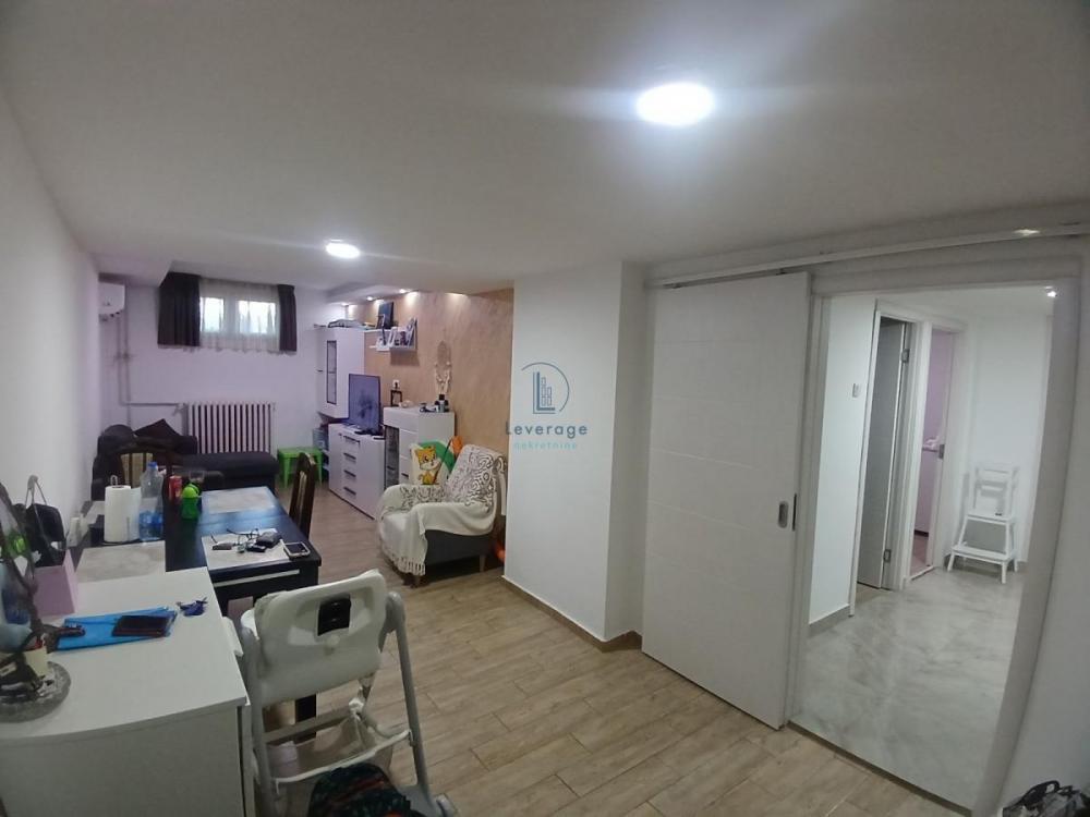 Stan na prodaju u Beogradu, Novi Beograd blok 61, trosoban, 55m2, cena 176000 evra