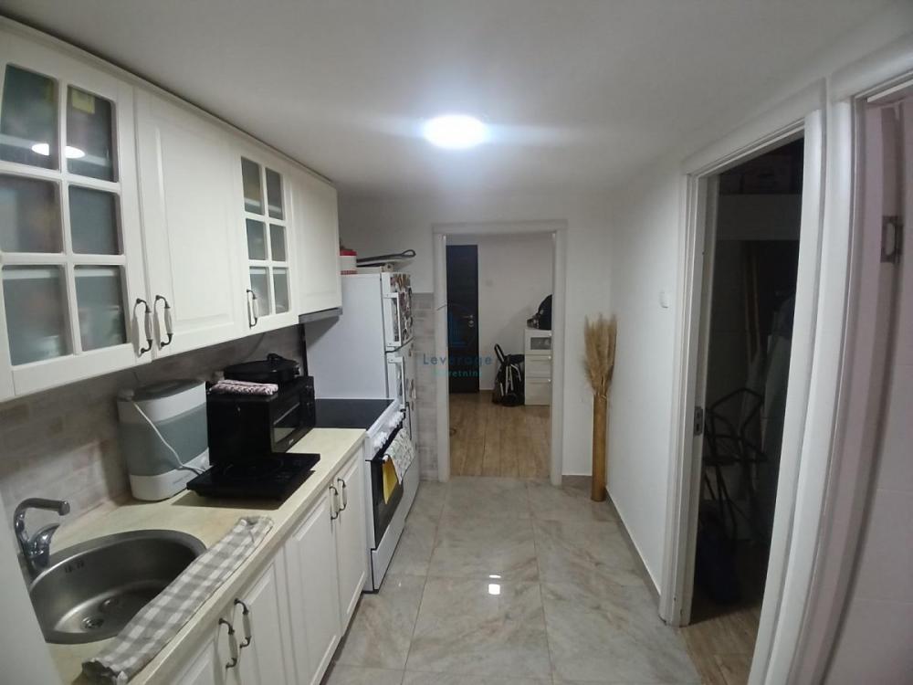 Stan na prodaju u Beogradu, Novi Beograd blok 61, trosoban, 55m2, cena 176000 evra