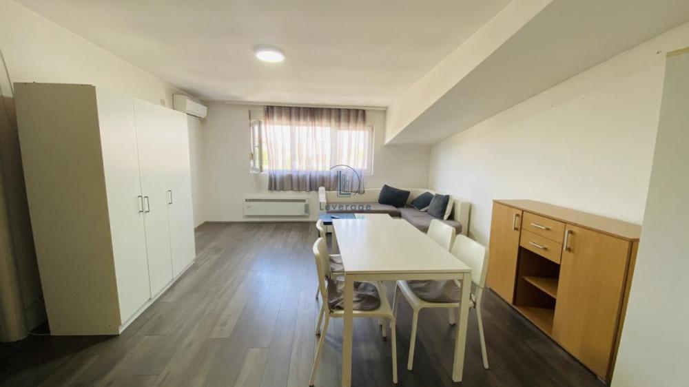 Stan na prodaju u Beogradu, Borča, dvoiposoban, 59m2, cena 145000 evra