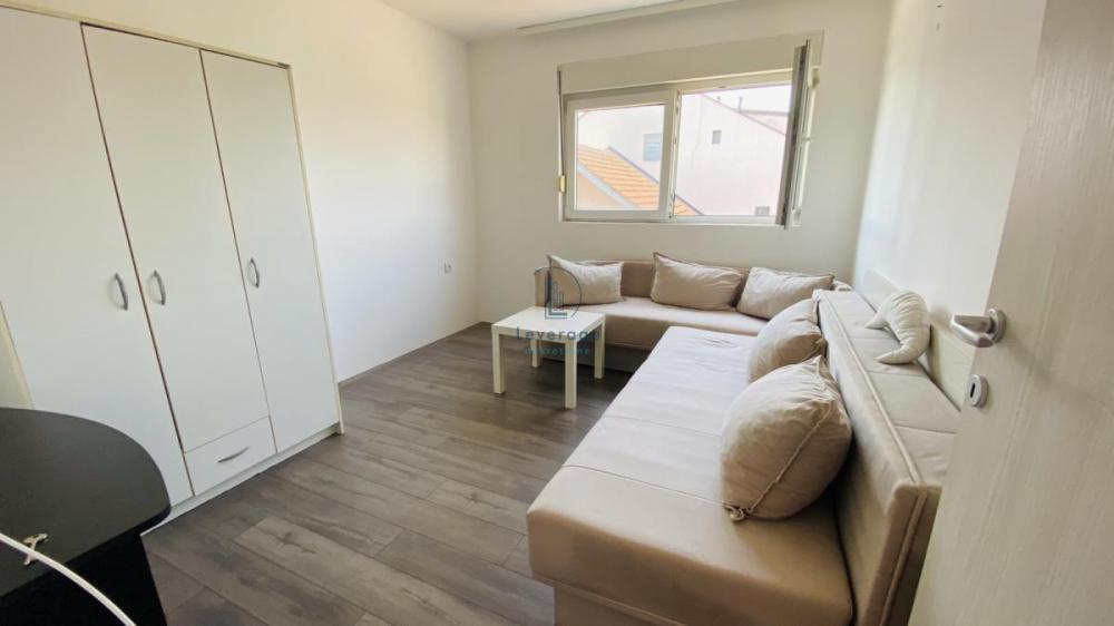 Stan na prodaju u Beogradu, Borča, dvoiposoban, 59m2, cena 145000 evra