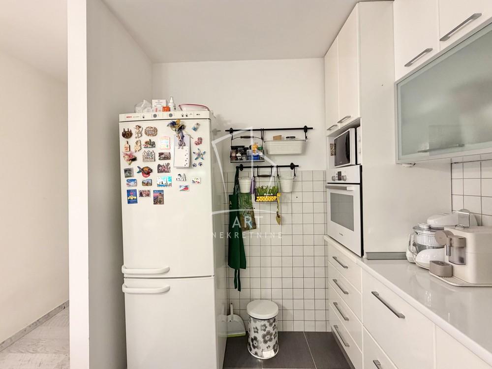 Stan na prodaju u Beogradu, Zvezdara, dvoiposoban, 70m2, cena 213000 evra