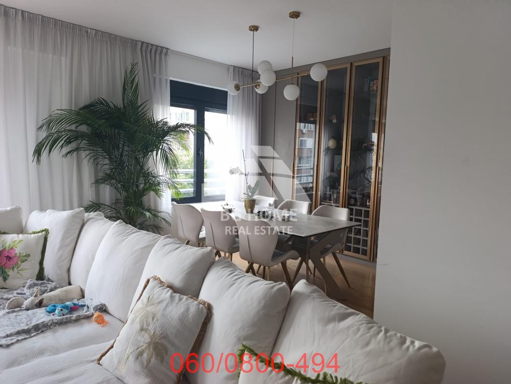 Stan na prodaju u Beogradu, Vračar, cetvorosoban, 106m2, cena 450000 evra