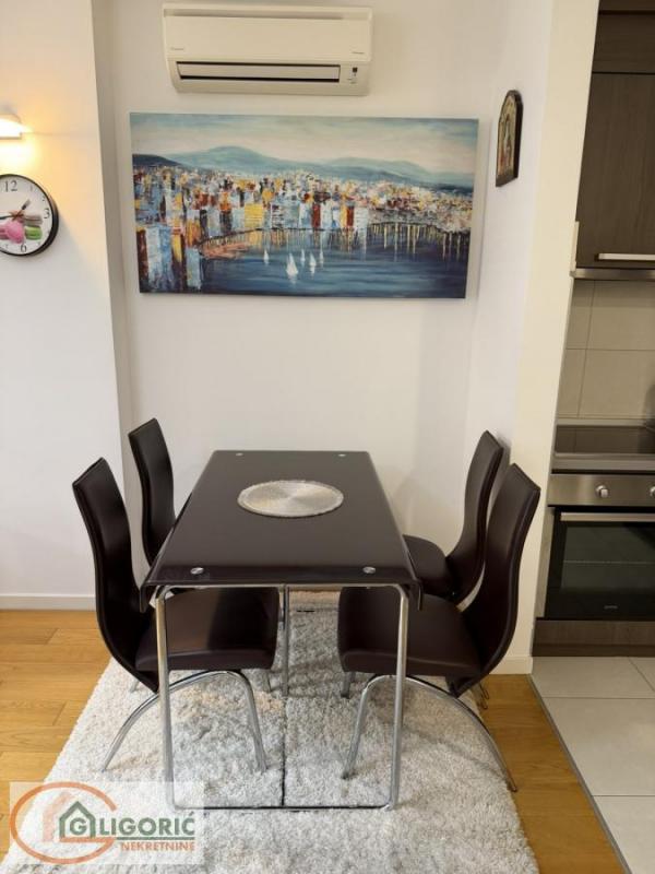 Stan na prodaju u Beogradu, Novi Beograd blok 67A (Belvile), dvosoban, 53m2, cena 339000 evra