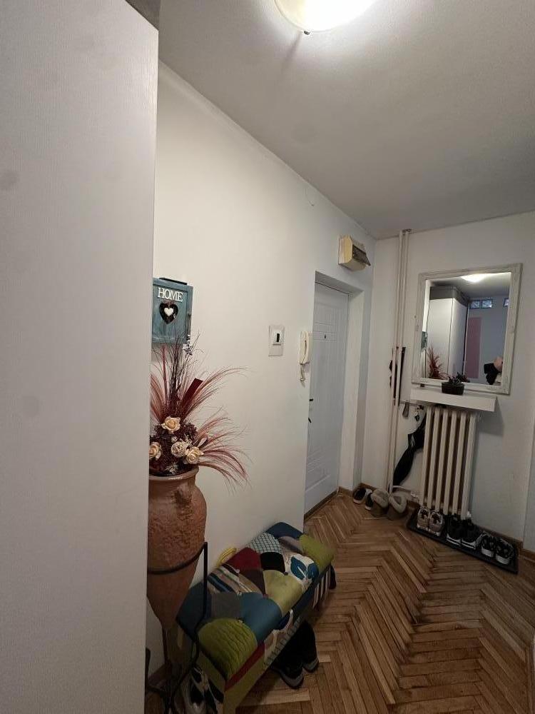 Stan na prodaju u Beogradu, Bulevar despota Stefana, trosoban, 63m2, cena 283500 evra