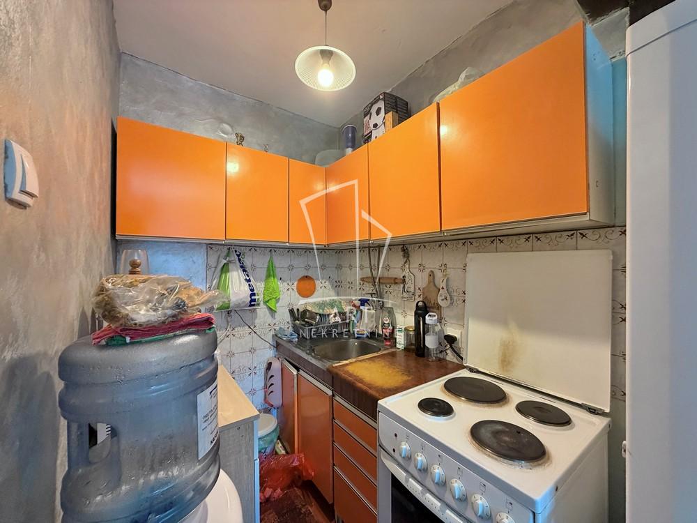 Stan na prodaju u Beogradu, Cvetkova pijaca, dvosoban, 52m2, cena 160000 evra