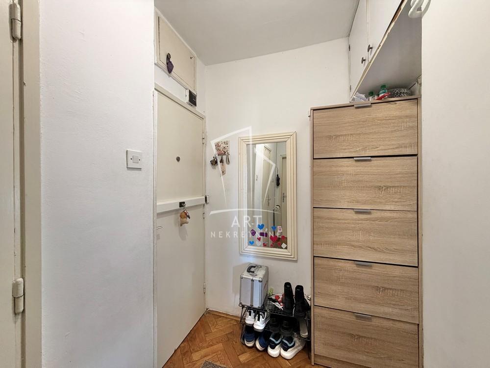 Stan na prodaju u Beogradu, Cvetkova pijaca, dvosoban, 52m2, cena 160000 evra