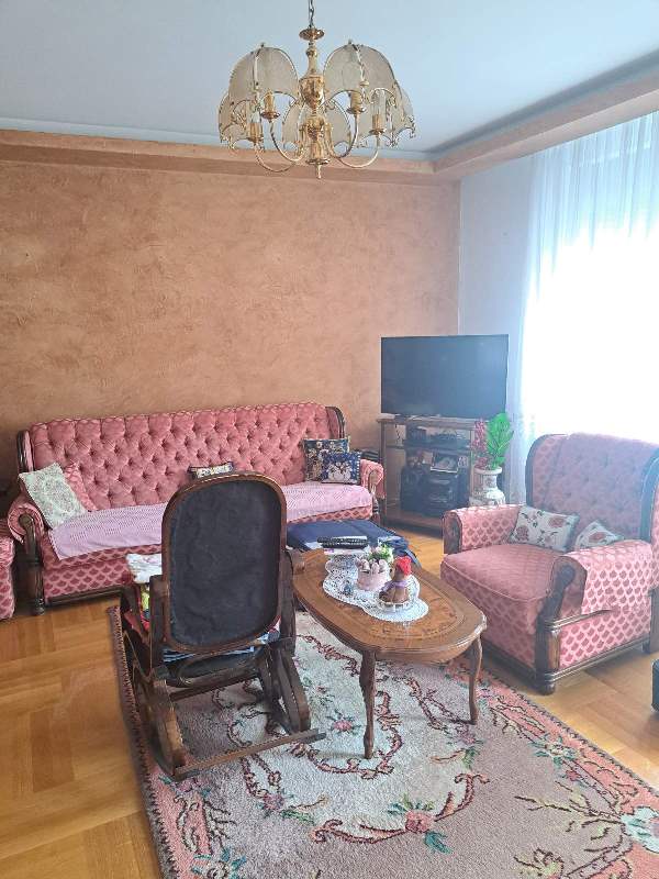 Stan na prodaju u Beogradu, Dimitrija Tucovića, trosoban, 70m2, cena 270000 evra