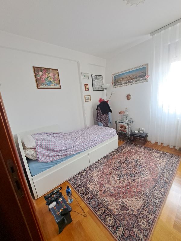 Stan na prodaju u Beogradu, Dimitrija Tucovića, trosoban, 70m2, cena 270000 evra
