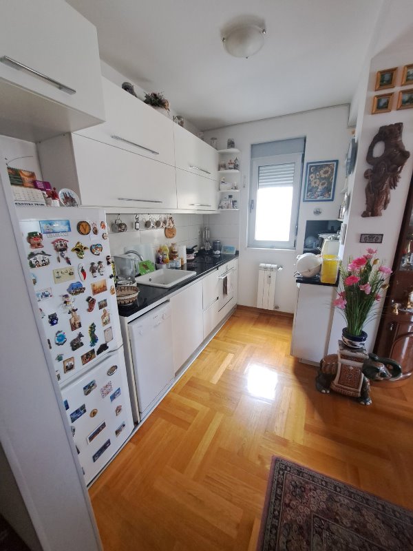 Stan na prodaju u Beogradu, Dimitrija Tucovića, trosoban, 70m2, cena 270000 evra