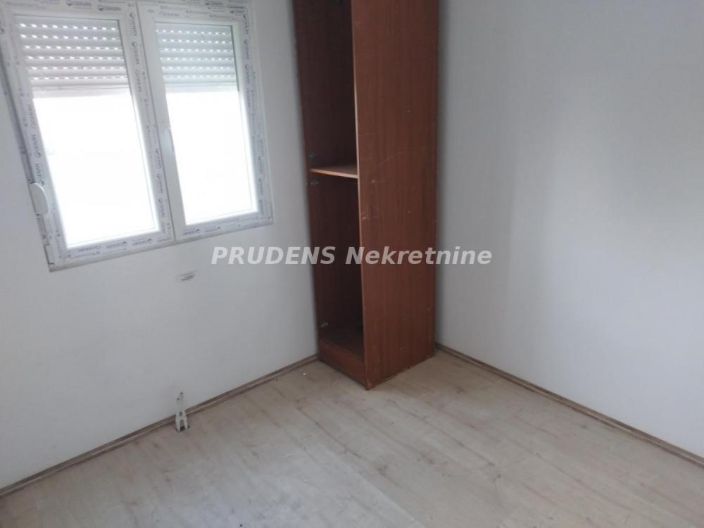 Stan na prodaju u Beogradu, Ledine, dvoiposoban, 54m2, cena 77000 evra