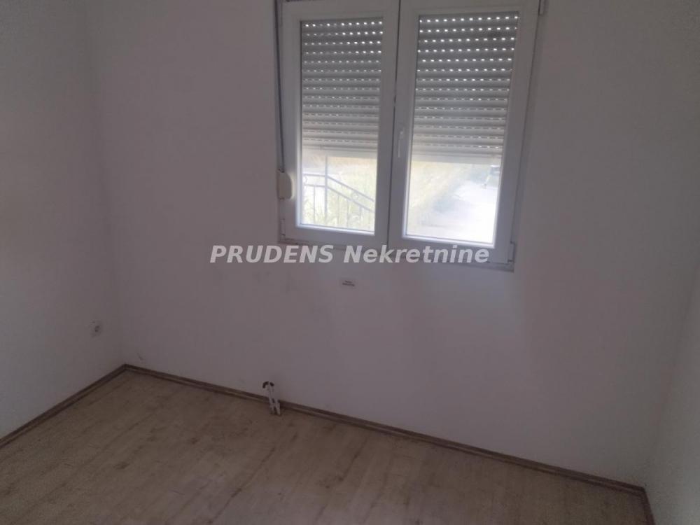 Stan na prodaju u Beogradu, Ledine, dvoiposoban, 54m2, cena 77000 evra
