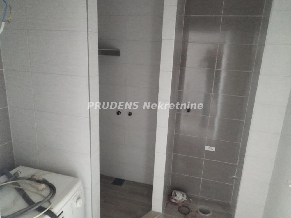 Stan na prodaju u Beogradu, Ledine, dvoiposoban, 54m2, cena 77000 evra