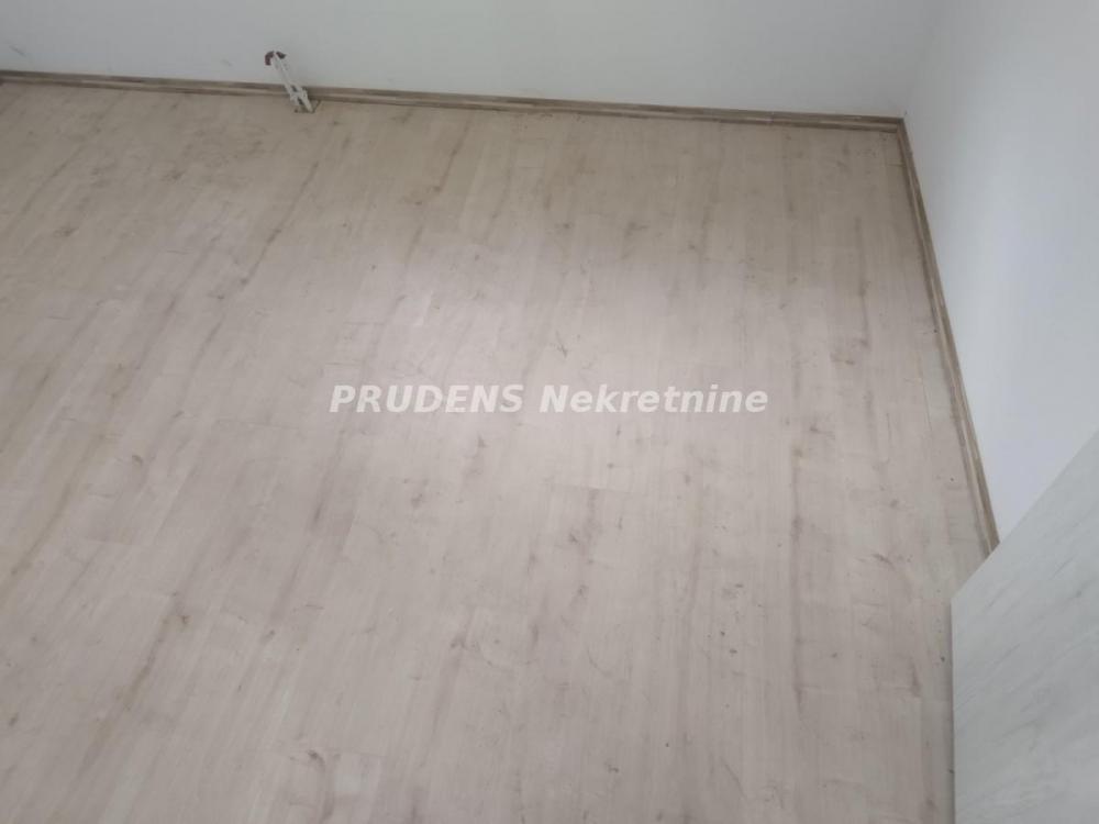 Stan na prodaju u Beogradu, Ledine, dvoiposoban, 54m2, cena 77000 evra
