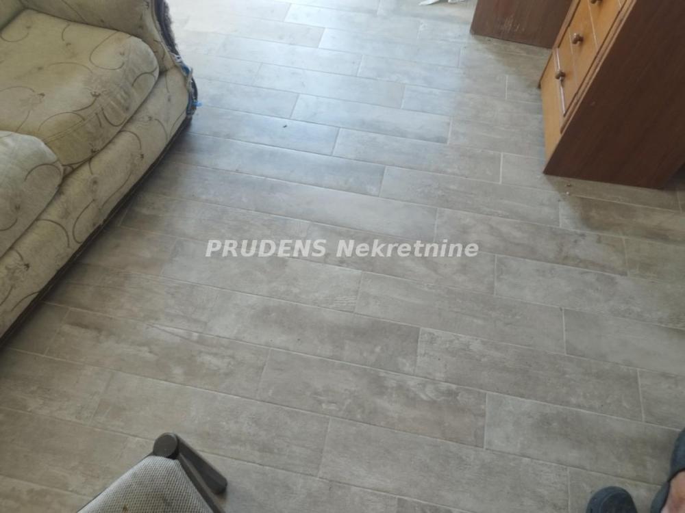 Stan na prodaju u Beogradu, Ledine, dvoiposoban, 54m2, cena 77000 evra