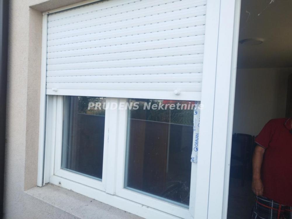 Stan na prodaju u Beogradu, Ledine, dvoiposoban, 54m2, cena 77000 evra