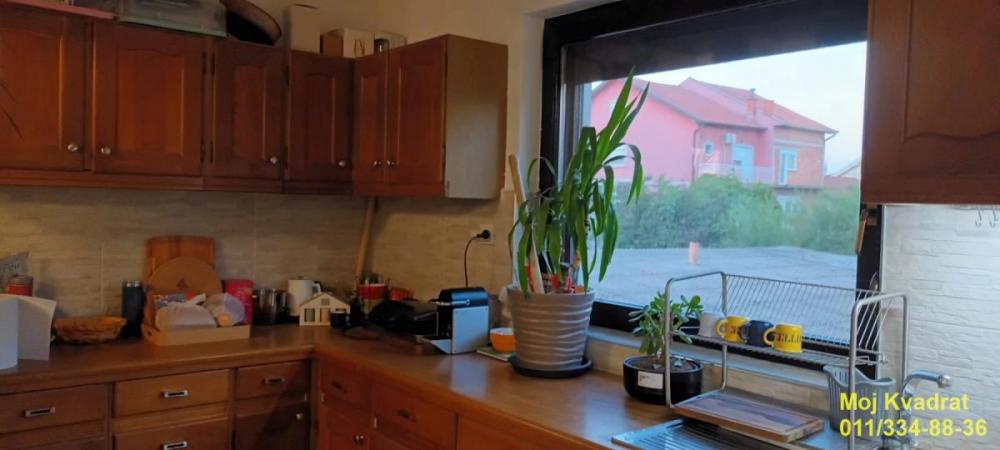 Stan na prodaju u Beogradu, Borča, trosoban, 111m2, cena 185000 evra