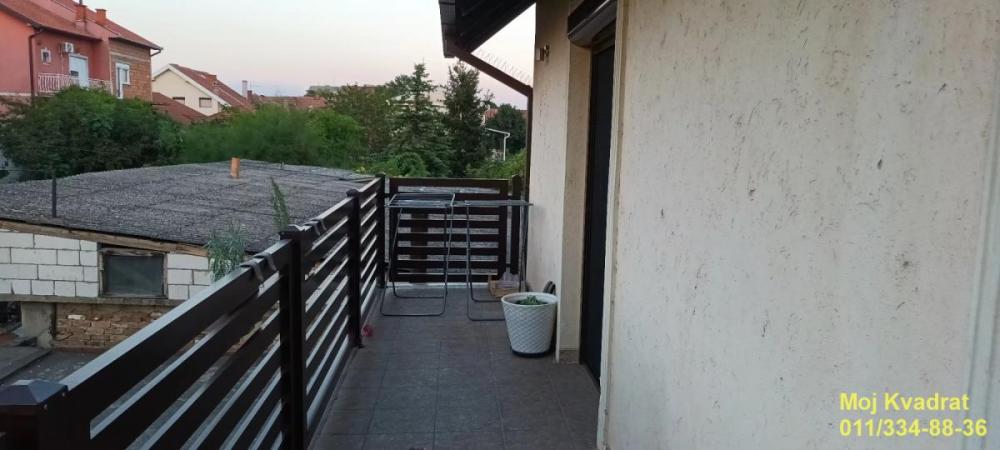 Stan na prodaju u Beogradu, Borča, trosoban, 111m2, cena 185000 evra