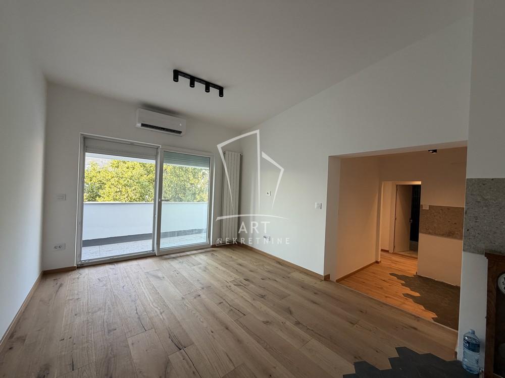 Stan na prodaju u Beogradu, Karaburma, dvosoban, 30m2, cena 146000 evra