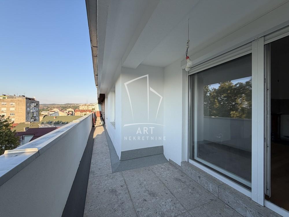 Stan na prodaju u Beogradu, Karaburma, dvosoban, 30m2, cena 146000 evra