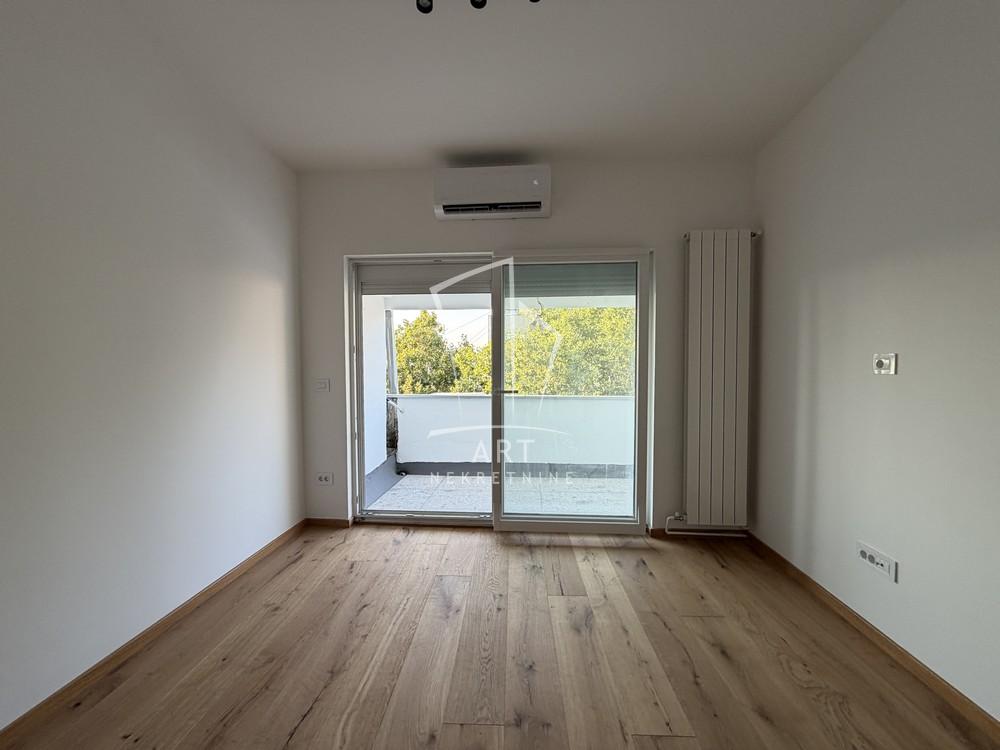 Stan na prodaju u Beogradu, Karaburma, dvosoban, 30m2, cena 146000 evra