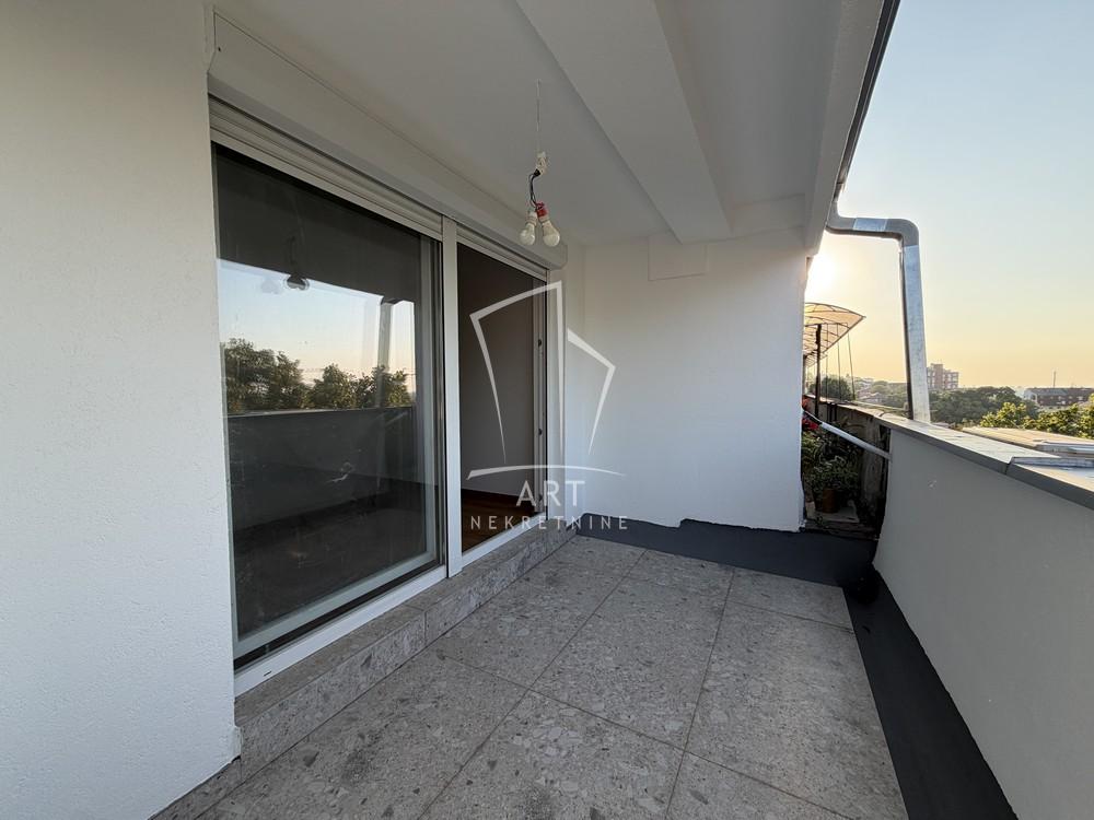 Stan na prodaju u Beogradu, Karaburma, dvosoban, 30m2, cena 146000 evra