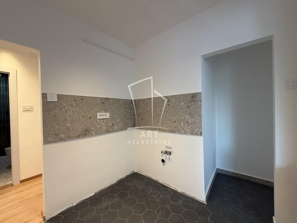 Stan na prodaju u Beogradu, Karaburma, dvosoban, 30m2, cena 146000 evra